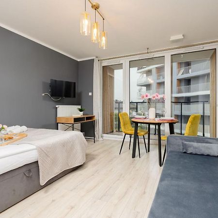 Studio With Balcony Warsaw Kokoryczki By Noclegi Renters Dış mekan fotoğraf
