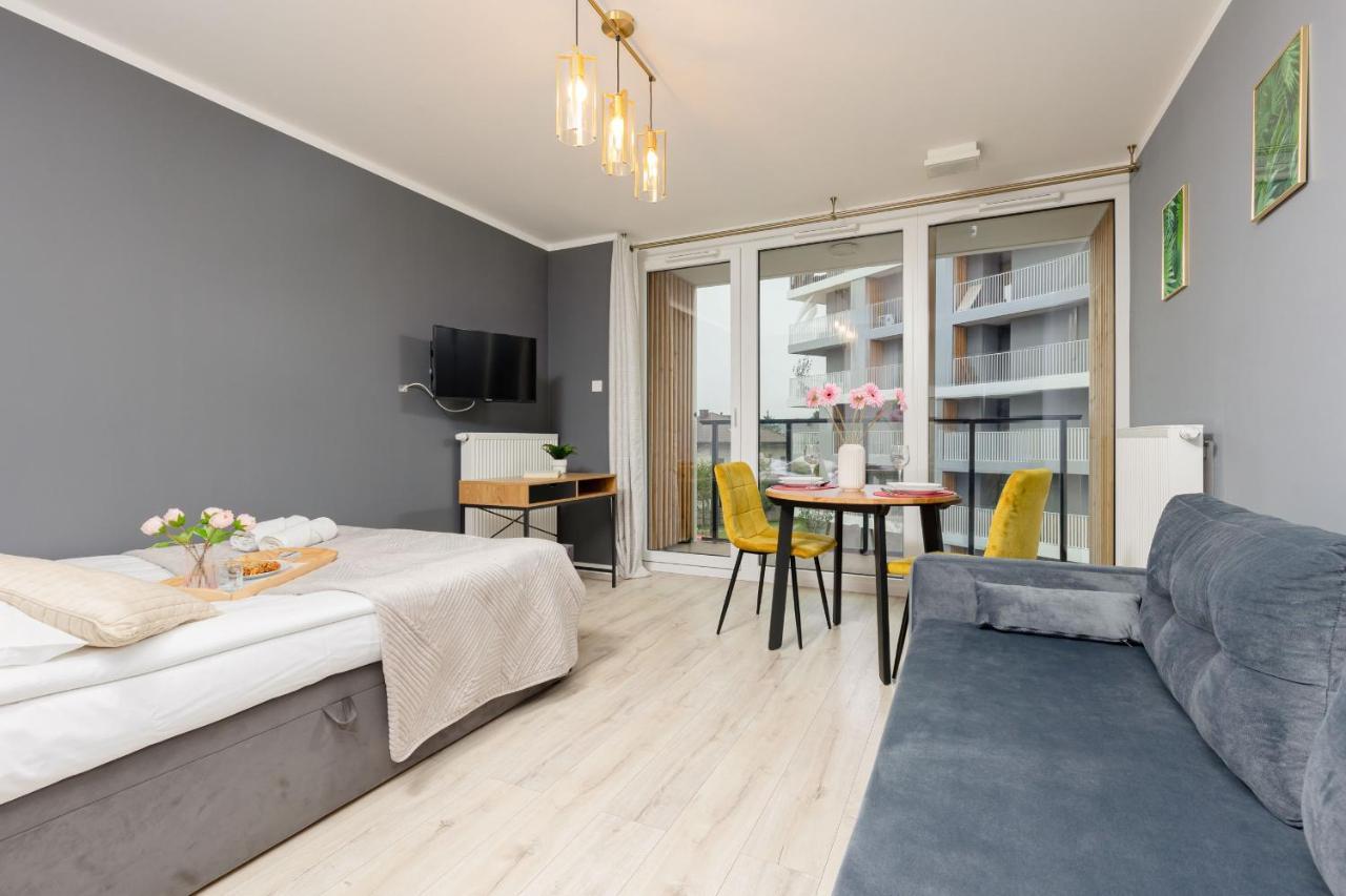 Studio With Balcony Warsaw Kokoryczki By Noclegi Renters Dış mekan fotoğraf