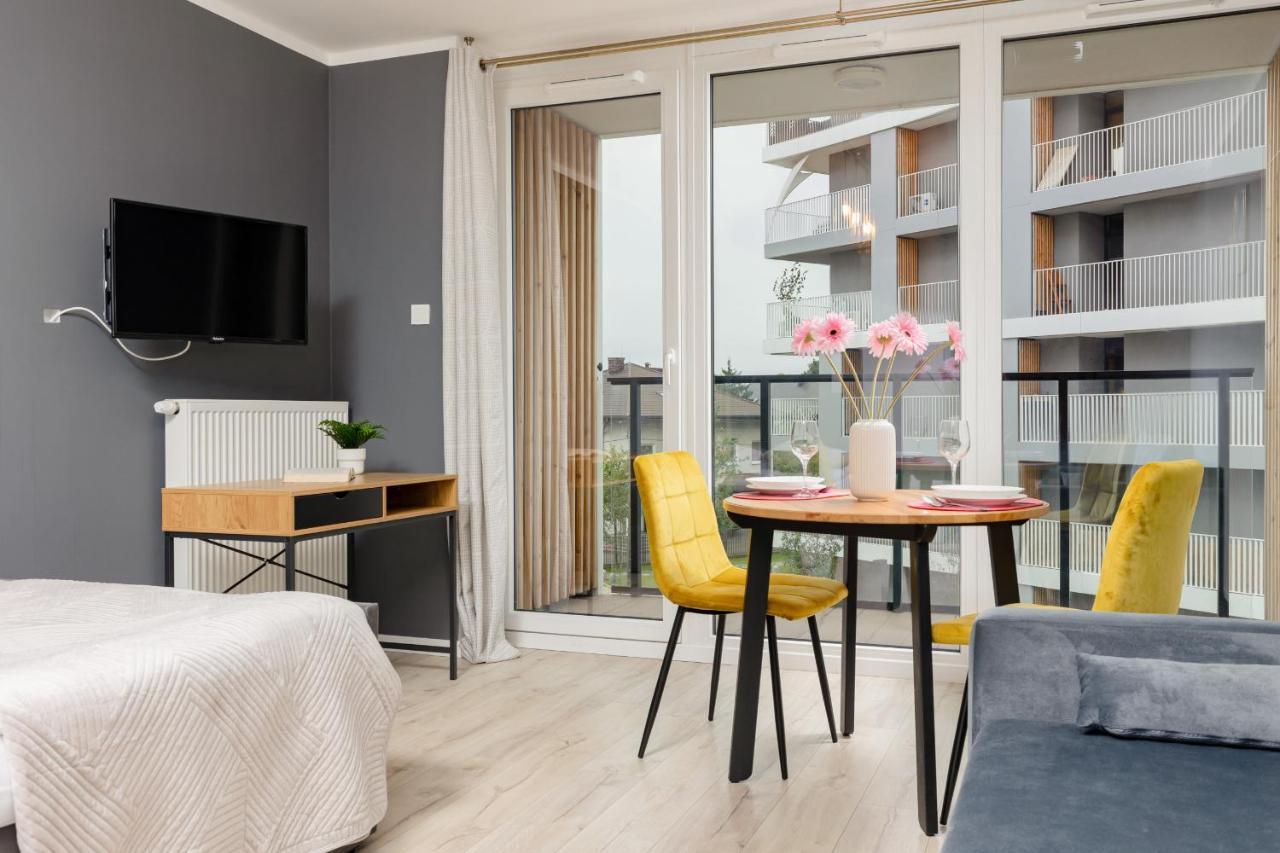 Studio With Balcony Warsaw Kokoryczki By Noclegi Renters Dış mekan fotoğraf