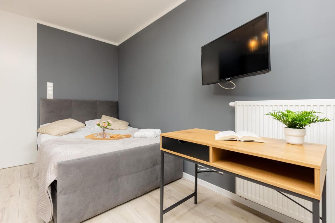 Studio With Balcony Warsaw Kokoryczki By Noclegi Renters Dış mekan fotoğraf