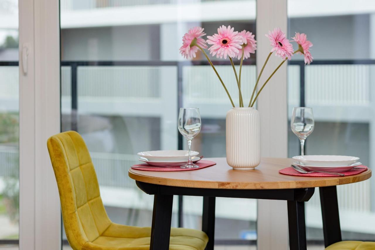Studio With Balcony Warsaw Kokoryczki By Noclegi Renters Dış mekan fotoğraf