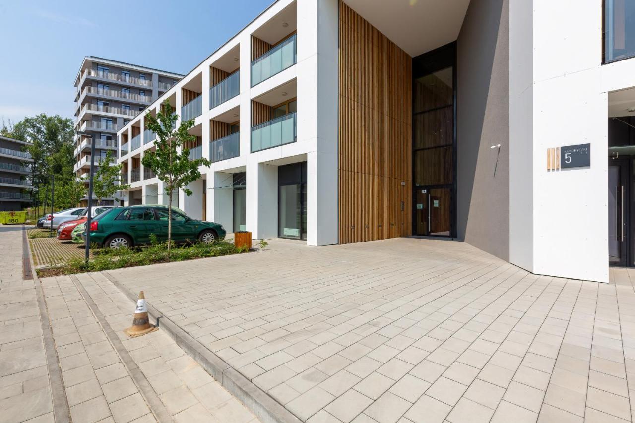 Studio With Balcony Warsaw Kokoryczki By Noclegi Renters Dış mekan fotoğraf